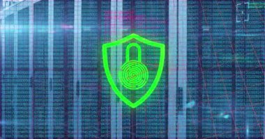 Bilgisayar sunucularında asma kilit ve veri işleme animasyonu. Küresel iş, finans, hesaplama ve veri işleme kavramı dijital olarak oluşturulmuş video.