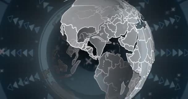 在黑色背景上的圆形扫描仪和微处理器连接上的旋转地球仪动画 全球联网和商业接口技术概念 — 图库视频影像