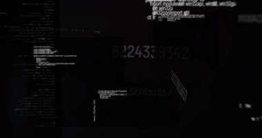 Sayıları değiştirmenin animasyonu ve siyah arkaplan karşısında bilgisayar dilinde parlamalar. Dijital olarak üretilmiş, hologram, illüstrasyon, büyüme, kodlama ve teknoloji kavramı.