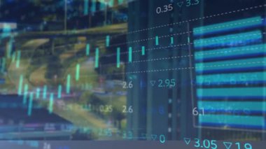 Yüksek binanın havadan görüntüsüne karşı istatistiksel ve borsa veri işleme animasyonu. Küresel ekonomi ve iş veri teknolojisi kavramı