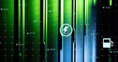 Bilgisayar sunucuları üzerinde simge ve veri işleme animasyonları. Küresel iş, finans, hesaplama ve veri işleme kavramı dijital olarak oluşturulmuş video.