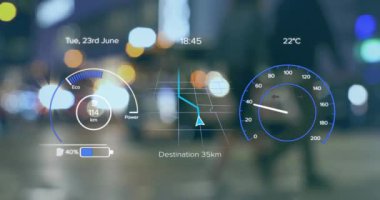Şehrin üzerinde elektrikli araba hız göstergesi veri işleme animasyonu. Küresel elektrikli araba seyahati, iş, finans, bilgisayar ve veri işleme kavramı dijital olarak oluşturulmuş video.