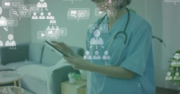 在高加索女医生身上动画医学图标和数据处理 全球医学 医疗保健 计算机和数据处理概念数字生成视频 — 图库视频影像