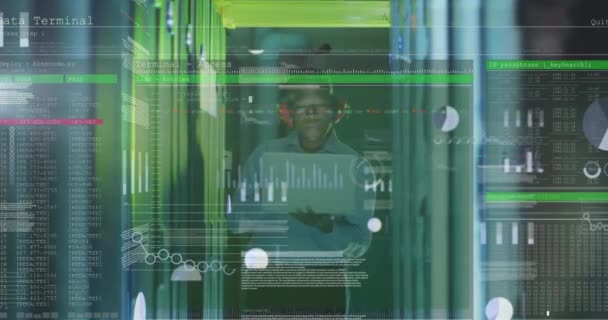 Animatie Van Gegevensverwerking Tegen Afro Amerikaanse Mannelijke Ingenieur Die Serverruimte — Stockvideo