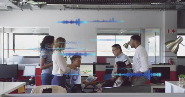 사무실에서 논의하는 동료들의 데이터 애니메이션 컴퓨터 인터페이스 비즈니스 — 비디오