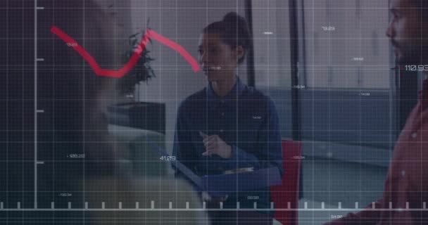 Animazione Della Linea Rossa Elaborazione Dei Dati Finanziari Diversi Uomini — Video Stock