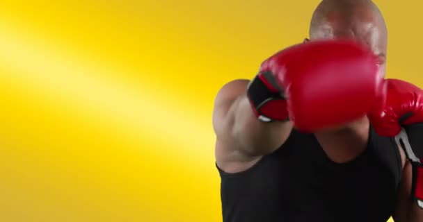 Boxeador Afro Americano Socar Fundo Amarelo Conceito Global Esportes Competição — Vídeo de Stock