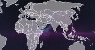 Dünya haritasında parlayan mor ışığın animasyonu. Dijital olarak oluşturulmuş küresel bağlantılar, hesaplama ve veri işleme kavramı.