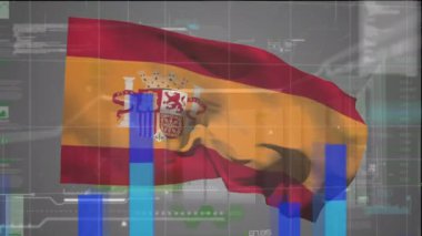 İspanya bayrağı üzerinde finansal veri işleme animasyonu. Küresel iş, finans, hesaplama ve veri işleme kavramı dijital olarak oluşturulmuş video.
