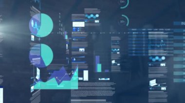 Ofis üzerinde finansal veri işleme animasyonu. Küresel iş, finans, hesaplama ve veri işleme kavramı dijital olarak oluşturulmuş video.