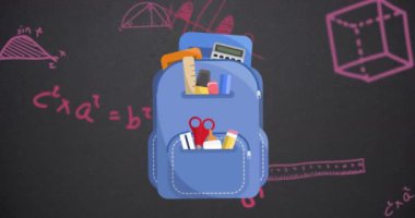Mavi okul çantasının animasyonu ve siyah arkaplan üzerinde matematiksel veriler. Küresel eğitim, bilgisayar ve veri işleme kavramı dijital olarak oluşturulmuş video.