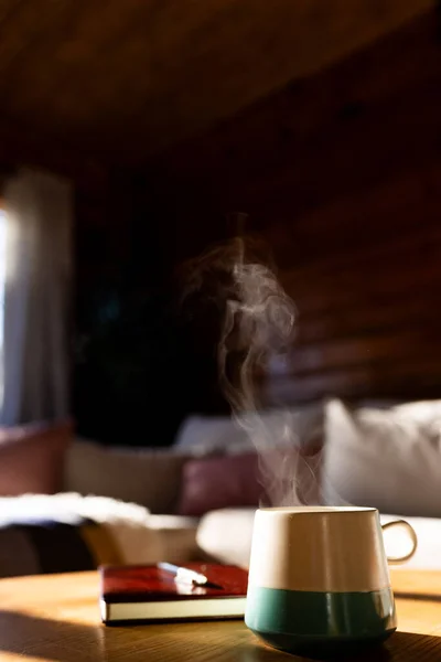Vertical Image Mug Fresh Coffee Book Table Log Cabin Sunny — Stock Photo, Image
