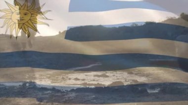 Çeşitli askerler üzerinde Uruguay bayrağının animasyonu. Vatanseverlik, silahlı kuvvetler ve dijital olarak üretilen ulusal savunma konsepti.
