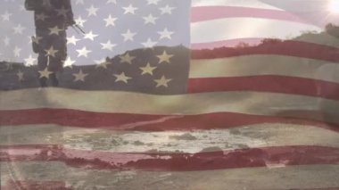 Amerikan bayrağının değişik askerlerin üzerinde canlandırılması. Amerikan vatanseverliği, silahlı kuvvetler ve dijital olarak üretilen ulusal savunma konsepti.