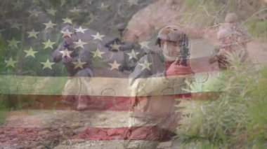 Amerikan bayrağının değişik askerlerin üzerinde canlandırılması. Amerikan vatanseverliği, silahlı kuvvetler ve savunma konsepti dijital olarak oluşturulmuş video.
