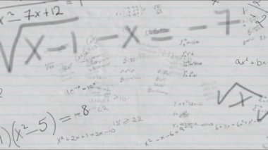 Beyaz arkaplan üzerinde matematiksel formüllerin animasyonu. Eğitim, öğrenim, okul ve veri işleme kavramı dijital olarak oluşturulmuş video.