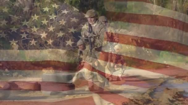 Amerikan Bayrağının Değişik Askerlerin Üzerinde Canlandırılması Amerikan Vatanseverliği Silahlı Kuvvetler — Stok video