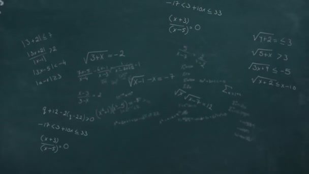 Animación Fórmulas Matemáticas Sobre Fondo Verde Educación Aprendizaje Escuela Procesamiento — Vídeo de stock