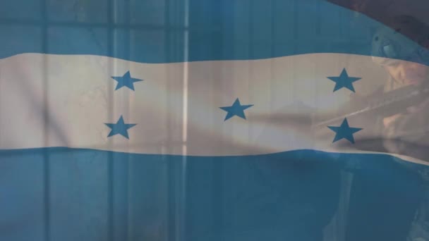 Κινούμενα Σχέδια Της Σημαίας Του Honduras Πάνω Από Διάφορους Στρατιώτες — Αρχείο Βίντεο