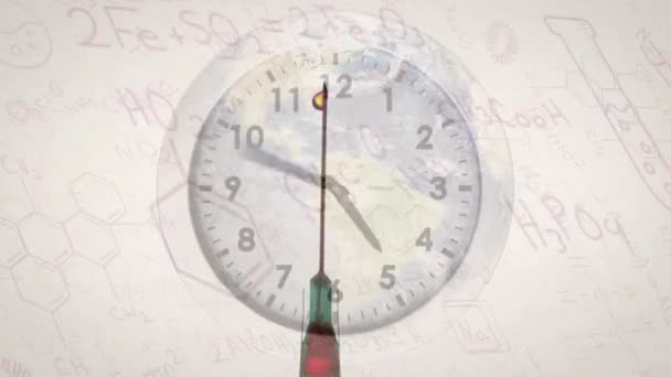 Animación Del Reloj Corriendo Sobre Los Datos Científicos Globo Viajes — Vídeos de Stock