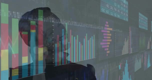 原因アジアのビジネス女性に対する財務データ処理のアニメーション グローバルビジネス コンピューティング データ処理の概念デジタル生成ビデオ — ストック動画