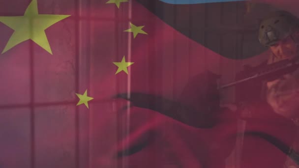 Animace Vlajky Usa Číny Nad Různými Vojáky Americký Vlastenectví Ozbrojené — Stock video
