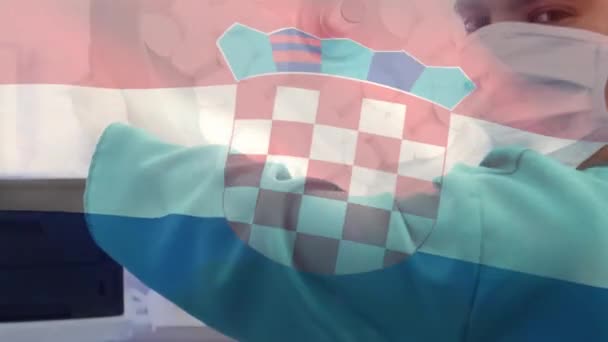 Animação Acenar Bandeira Croácia Retrato Biracial Cirurgião Masculino Máscara Cirúrgica — Vídeo de Stock