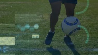 Futbol oynayan erkek futbolcunun orta kısmıyla ilgili veri işleme animasyonu. Spor, spor ve iş veri teknolojisi kavramı