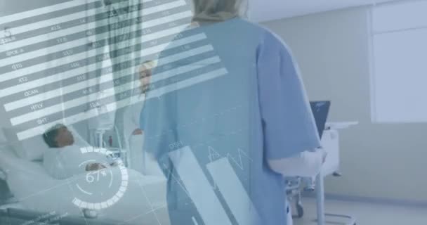 Animation Der Infografik Diverse Ärztinnen Diskutieren Patientenberichte Krankenhaus Digital Composite — Stockvideo