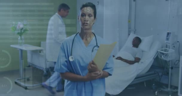 Animation Der Infografik Lächelnde Ärztin Mit Notizblock Die Krankenhaus Steht — Stockvideo