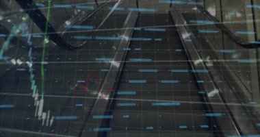 Yürüyen merdiven üzerinde finansal veri işleme animasyonu. Küresel iş, finans, hesaplama ve veri işleme kavramı dijital olarak oluşturulmuş video.