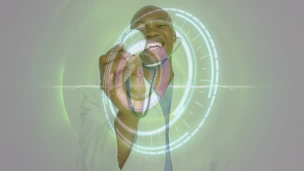 Animation Von Ladekreisen Kreisförmigem Muster Afrikanisch Amerikanischer Arzt Mit Stethoskop — Stockvideo