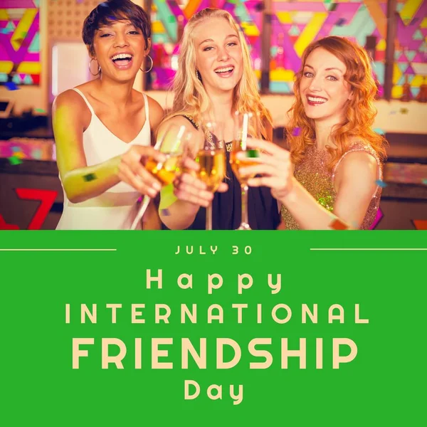 Glad Internationell Vänskapsdag Text Med Glada Olika Kvinnliga Vänner Gör — Stockfoto