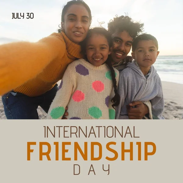 Internationaler Tag Der Freundschaft Mit Glücklichen Paaren Und Kindern Die — Stockfoto