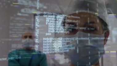 Hastanedeki çeşitli cerrahlar üzerinde veri işleme animasyonu. Küresel tıp, sağlık, bağlantılar, hesaplama ve veri işleme kavramı dijital olarak oluşturulmuş video.