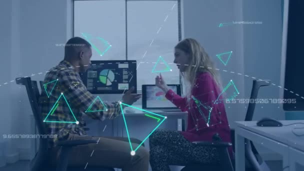 Animering Neonformer Och Databehandling Över Olika Affärsmän Kontoret Global Verksamhet — Stockvideo