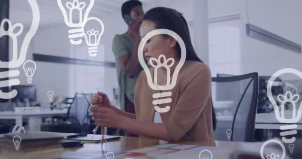 Animation Lightbulb Icons Data Processing Biracial Businesswoman Using Computer Global — Stock Video