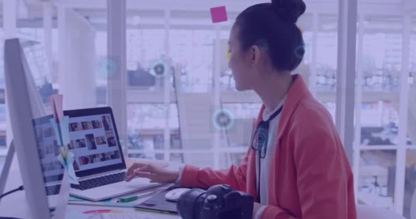 사무실에서 아시아의 사업가 이상의 범위와 연결의 애니메이션 글로벌 비즈니스 디지털 — 비디오