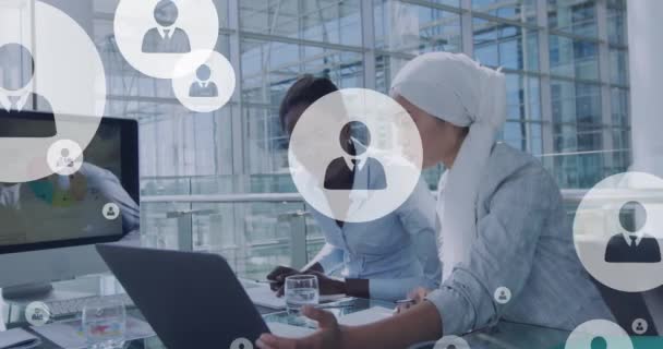 Ofisteki Çeşitli Adamlarının Ikonlarıyla Olan Bağlantılarının Canlandırılması Küresel Dijital Arayüz — Stok video