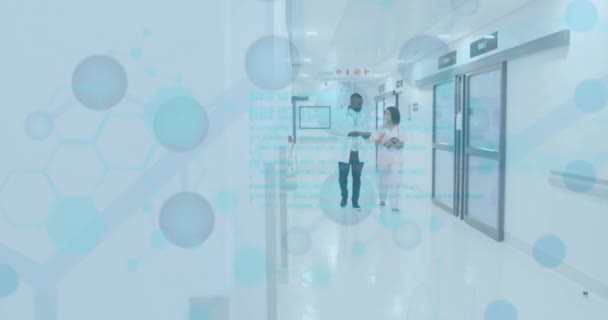 Animation Der Medizinischen Datenverarbeitung Dna Strang Über Verschiedene Ärzte Krankenhaus — Stockvideo