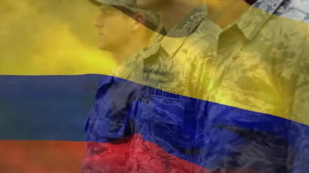 Animación Bandera Colombia Sobre Diversos Soldados Masculinos Patriotismo Fuerzas Armadas — Vídeo de stock