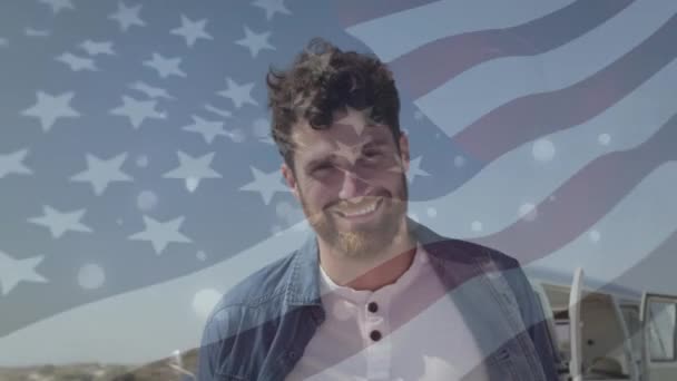 Animação Homem Caucasiano Feliz Sobre Bandeira Dos Eua Patriotismo Americano — Vídeo de Stock