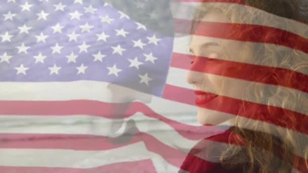 Анімація Щасливої Білої Жінки Морем Над Прапором Сша Американський Патріотизм — стокове відео