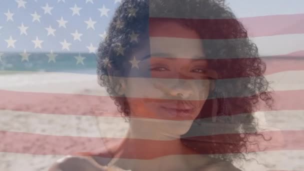 Animáció Félvér Ember Tengeren Zászló Felett Usa Amerikai Hazafiság Sokszínűség — Stock videók