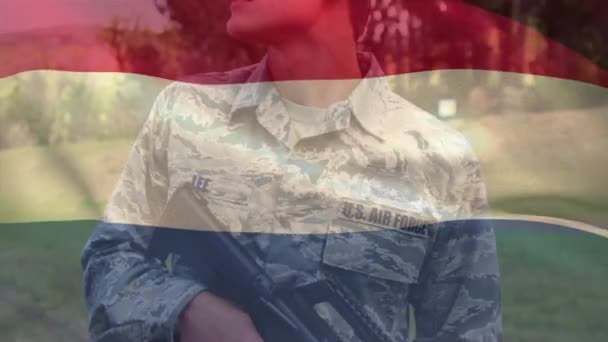 ネーデルラントの国旗のアニメーション オススメの男性兵士 愛国心 国家防衛概念がデジタルで生成されたビデオ — ストック動画