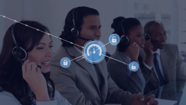 多様なビジネスの人々が電話ヘッドセットで話しているデジタルアイコンのネットワークのアニメーション グローバルネットワーキングとビジネス技術コンセプトデジタル生成ビデオ — ストック動画