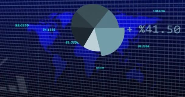ブルーバックグラウンドに対する世界地図上の統計データ処理によるインターフェースのアニメーション コンピュータインターフェースとビジネスデータ技術のコンセプト — ストック動画