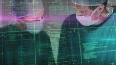 Çeşitli cerrahlar üzerinde veri işleme animasyonu. Küresel sağlık, bilim, tıp, araştırma, bilgisayar ve veri işleme kavramı dijital olarak oluşturulmuş video.