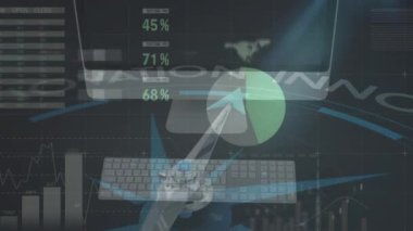 Pusula üzerinde finansal veri işleme animasyonu. Küresel iş, finans, hesaplama ve veri işleme kavramı dijital olarak oluşturulmuş video.