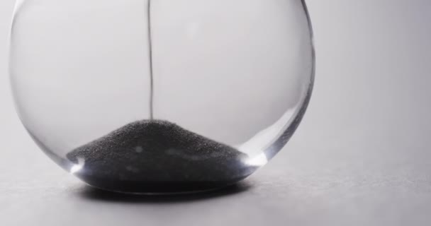 Відео Склянки Піском Копіювати Простір Білому Тлі Концепція Збереження Часу — стокове відео